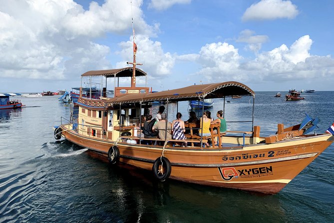 Premium Snorkel Tour to the Bays of Koh Tao onboard the Oxygen - Morning logistics: Mae Haad Pier check-in without the stress
