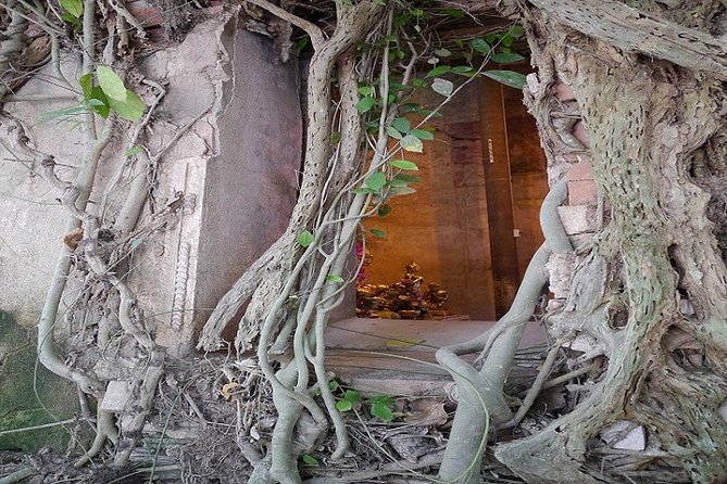 Private Amphawa & Maeklong Railway Market Day Tour with Fireflies - Wat Bang Kung: calm temple time with war history attached