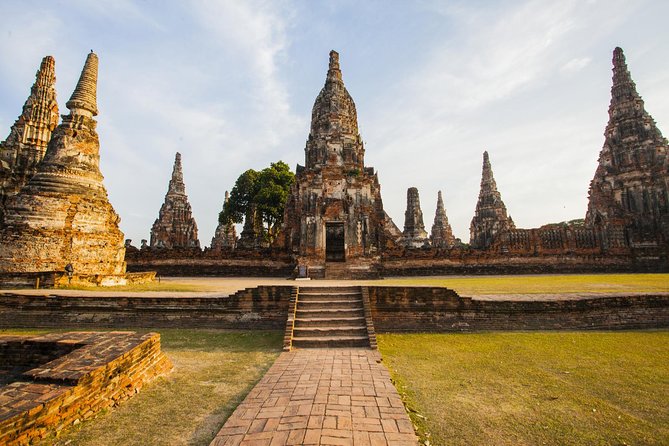 Private Ayutthaya full Day Trip With Private Guide - Stop 4: Wihan Phra Mongkhon Bophit (A Bronze Buddha at Huge Scale)