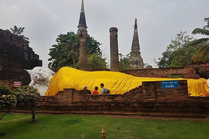 PRIVATE Ayutthaya + SUNSET Boat Tour + Light up The NIGHT - Light-Up Ayutthaya Historical Park: Moving by Car for Best Night Angles