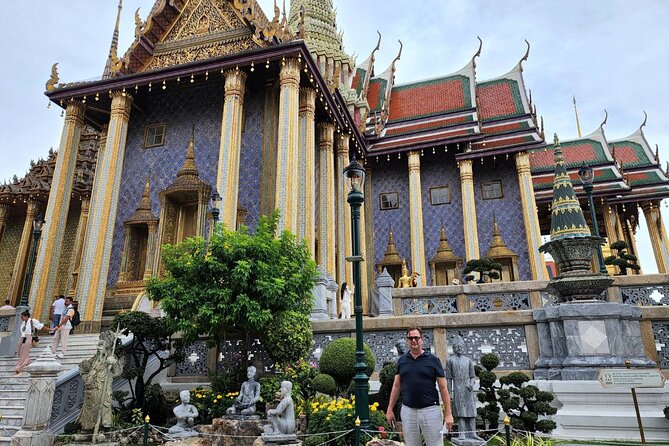 Private Bangkok Grand Palace Full-Day City sightseeing Tour - Wat Pho’s Reclining Buddha: size you can feel