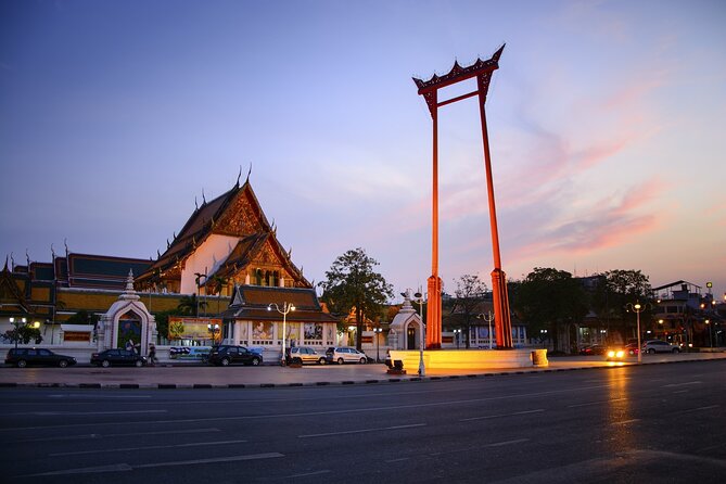 Private Bangkok Night Tour by Tuk Tuk with Dinner - Wat Arun at night: the riverside temple photo moment