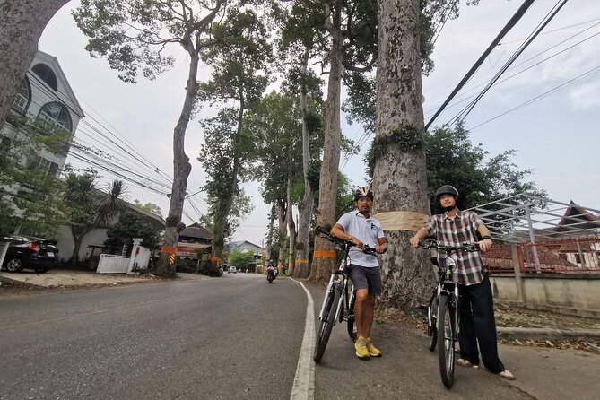 Private Chiang Mai Half-Day Bike Tour - Wat Chai Mongkhon: the morning temple stop with a view