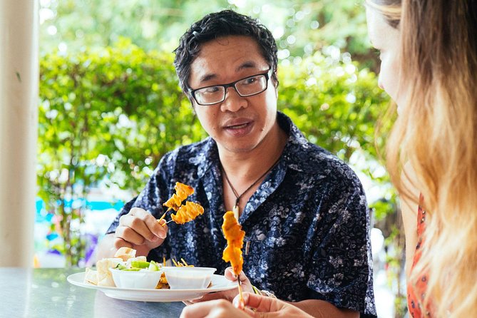 Private Culinary Kickstart Tour of Bangkok with a Local - Chatuchak Flower Market: curry and papaya salad in the mix