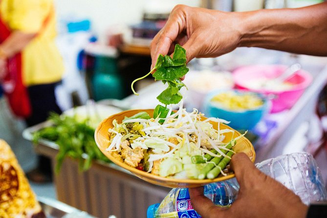 Private Culinary Kickstart Tour of Bangkok with a Local - Chatuchak Weekend Market: Mu Ping and Pad Thai, the street-food duo