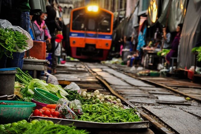 Private Damnoen Saduak and Maeklong Railway Market Tour(min 2pax) - Service Quality: Clean Vans and Polite, On-Time Support