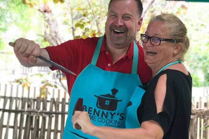 Private Dinner Cooking Class with Benny in Chiang Mai - Entering Benny’s Chiang Mai Kitchen Through the Market