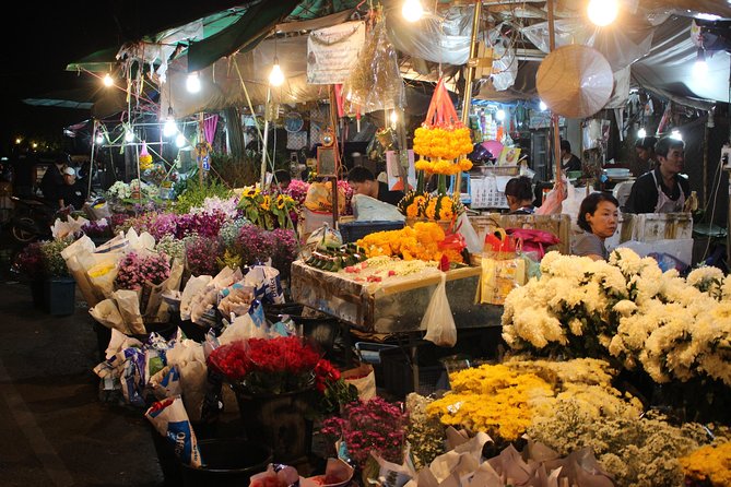 Private Evening! Crisscross Chiang Mai's Night by the classic Tuk Tuk - Why a private night tuk-tuk is such a smart Chiang Mai move