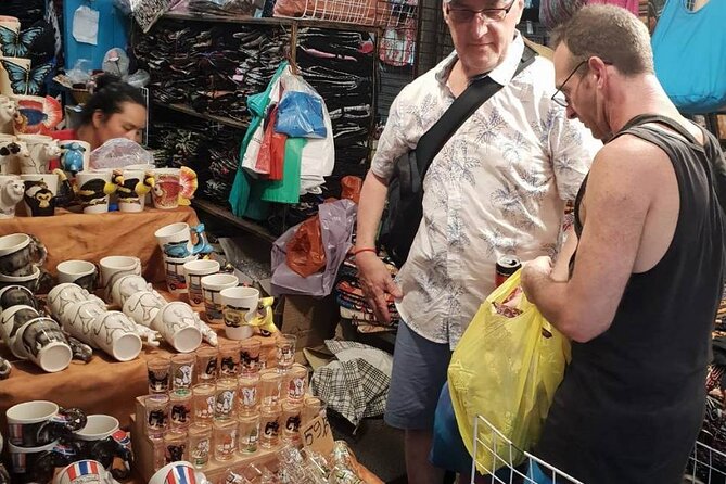 Private Exclusive Guided Chatuchak Weekend Market Shopping Tour - Entering Chatuchak with an English guide and real haggling help