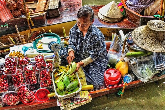 PRIVATE Floating Market + DRAGON Temple + DO like a Local - Private Rowing Boat Ride: Canal Life + Tropical Fruit Tasting