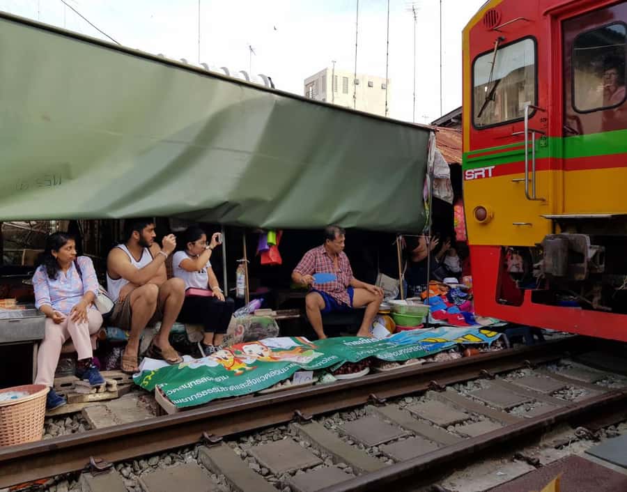 Private Floating & Train Market + DRAGON Temple + Thai Cafe - A 9-Hour Route That Actually Makes Sense From Bangkok