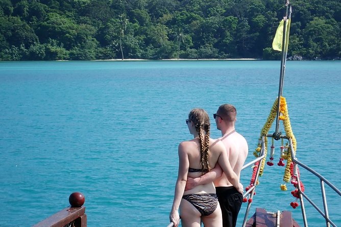 Private Full-Day Blue Dragon Yacht for Snorkeling Koh Tan & Visit Pink Dolphin - Ko Din and the Return Cruise: A Slow Finish With Fruits and Drinks