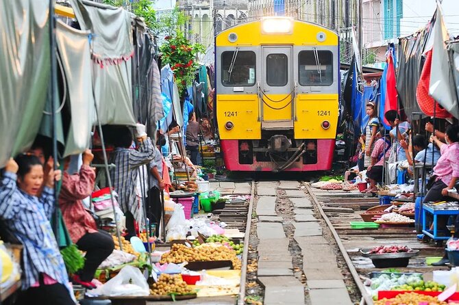 Private Guided Tour to Train Market and Damnoensaduak Floating Market - How The Day Trip Works From Bangkok (and Why Timing Matters)