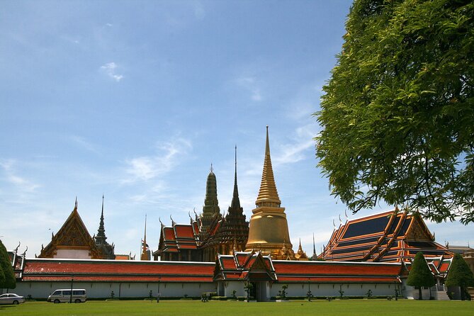 Private Half-Day Bangkok City Tour with The Grand Palace - Wat Pho and the Reclining Buddha: big, impressive, and easy to understand