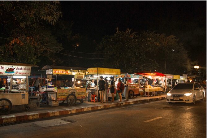 Private Half-Day Tour The Old Chiang Mai City With Street Foods - Sriphum corner, Changphauk Gate, Haulin corner: learning the old/new divide