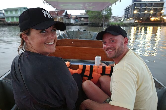 Private Maeklong Railway Market and Amphawa Day Tour from Bangkok - The guide and pacing: the difference between chaos and comfort