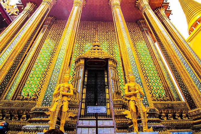 Private Shore Excursion: Best of Bangkok in a day - Wat Phra Kaew (Emerald Buddha): the shortest stop with the biggest payoff