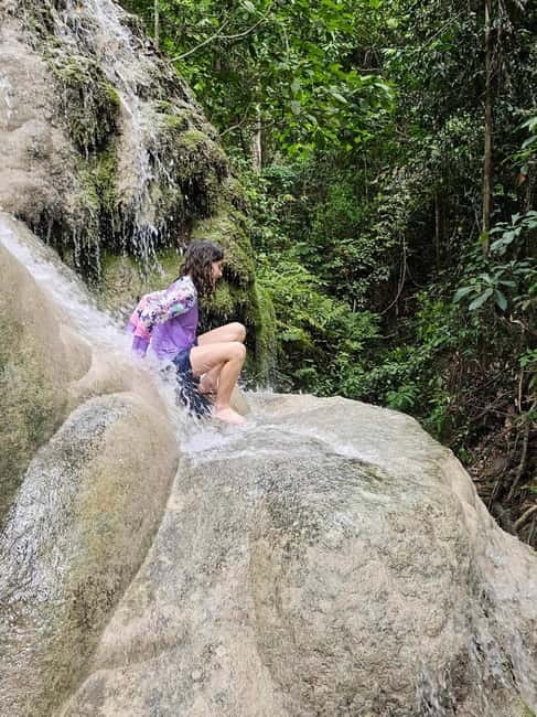 Private : Sticky Waterfall & Secret Temple & Karen Village. - Karen Long Neck Village: brass rings, community choice, and crafts you can actually buy