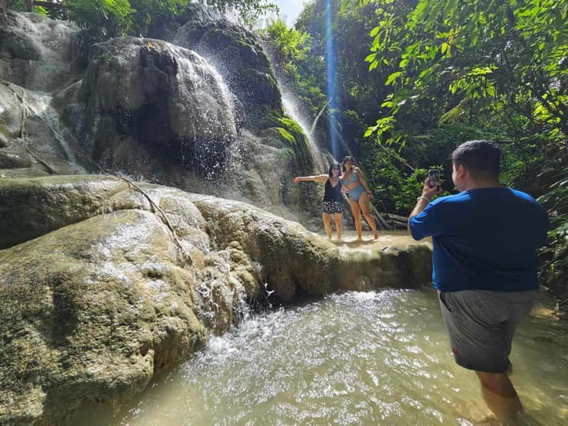 Private : Sticky Waterfall & Secret Temple & Karen Village. - Bua Thong Sticky Waterfall: what the gecko-climb is like in real life