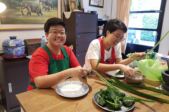 Private Thai Home Cooking Lesson (since 2004) - Stop 2: Onnuch Freshmart for fresh ingredients