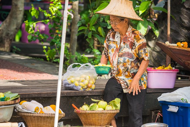 Private Tour: Amphawa Floating Market & Maeklong Railway Market - Amphawa Floating Market: food tasting and haggling practice