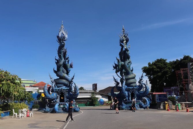 Private Tour Chiang Rai 3 Wonderful Temples & Lalitta Cafe - Guide and Driver Quality: English Help and Safety on a Long Day
