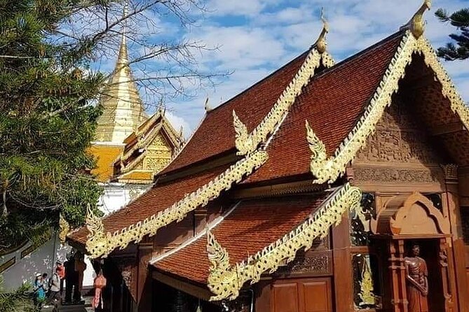 Private Tour Guide: Independent Guide & Team in Chiang Mai - Stop 2: Wat Chedi Luang Varavihara and the Pagoda That Refused to Stay Finished