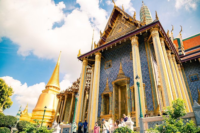 Private Tour: Half-day Grand Palace and Wat Arun by Boat - Entering the Grand Palace and Wat Phra Kaew Complex