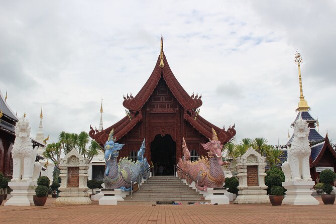Private tour] Perfect day! Sticky waterfall + ChiangDao Cave + Wat BandenTemple - Chiang Dao Cave: a temple-area cave visit with downtime built in
