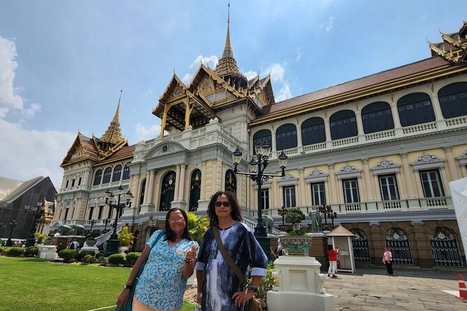 Private Tour: Temples Tour of Bangkok - Wat Traimit: seeing a 5.5-ton gold statue up close