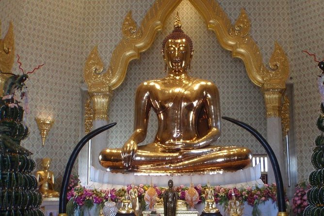 Private Tour: The Best of Bangkok Temples - Half Day - Chinatown crossing: a short slice of street Bangkok