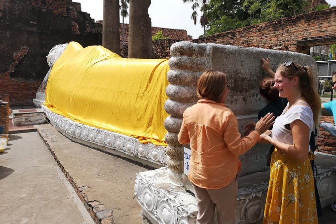Private tour to Ayutthaya and Lopburi Monkey Temple (from Bangkok) - Lunch in Ayutthaya: A Real Break Before the Monkey Temple Switch