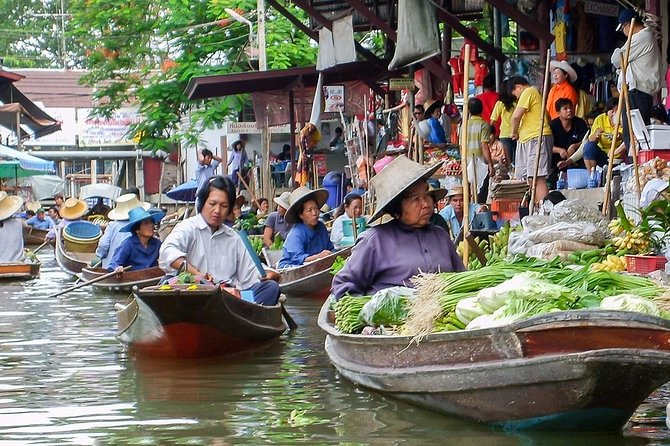 Private Tour to Damnoen Saduak Floating Market from Bangkok - Entering Damnoen Saduak: Bartering, wooden hats, and fruit boats