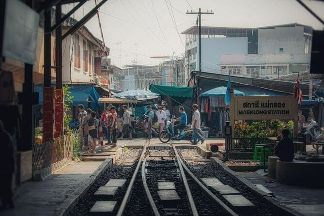Private Tour to Maeklong Train Market and Floating Market - A private market day that doesn’t feel like a cattle chute