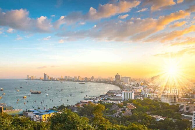 Private Transfer from Pattaya to Don Mueang/Suvarnabhumi Airport - On the road: comfort, rest stops, and small kindnesses