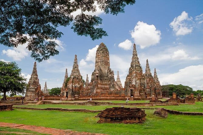 Private Trip : Ayutthaya historical venture, boat ride & lunch - Wat Yai Chaimongkol: giant pagodas and the elephant-back victory story