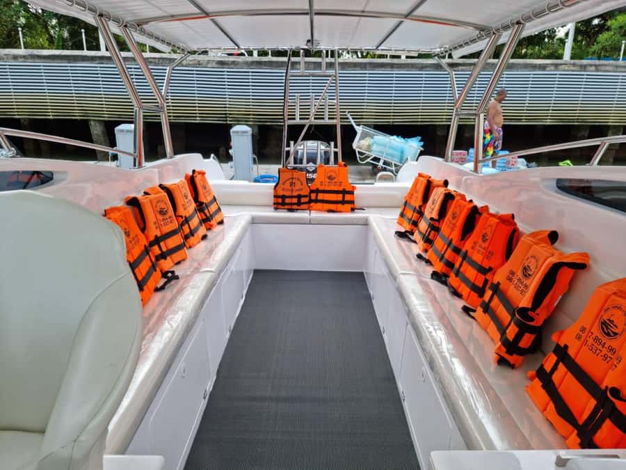 Private VIP Speed Boat Charter to Phi Phi Islands - What makes a VIP Phi Phi speed-boat day actually feel VIP