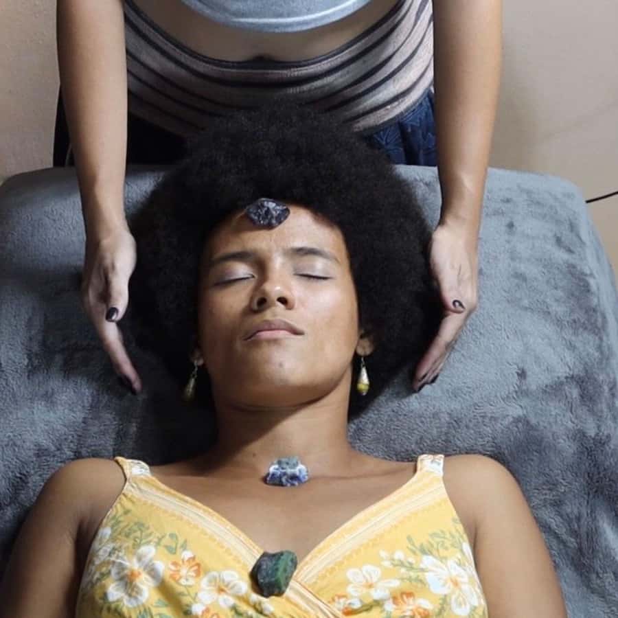 Reiki Session by Reiki Master Teacher in Phuket Thailand - Chakra balancing and crystals: how the added techniques fit