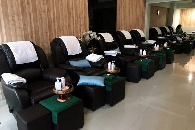Rest And Relax Massage - Foot Massage in Sukhumvit, Bangkok - The comfortable chair and clean, friendly service that people notice