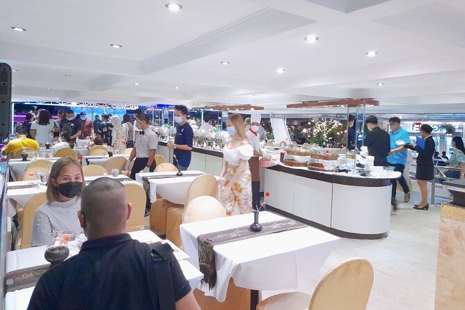 River Star Princess Dinner Cruise: Bangkok Chao Phraya River - Group dynamics: how crowded does it feel
