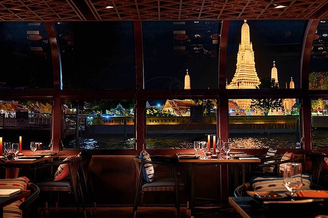Saffron: A Luxurious Dinner Voyage on the River of Kings - Service, Atmosphere, and the Extra Night Entertainment