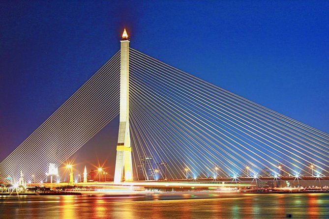 Saffron Luxury Dinner Cruise: A Journey on the River of Kings - Welcome Mocktail and Rooftop Views: The Best Photo Timing