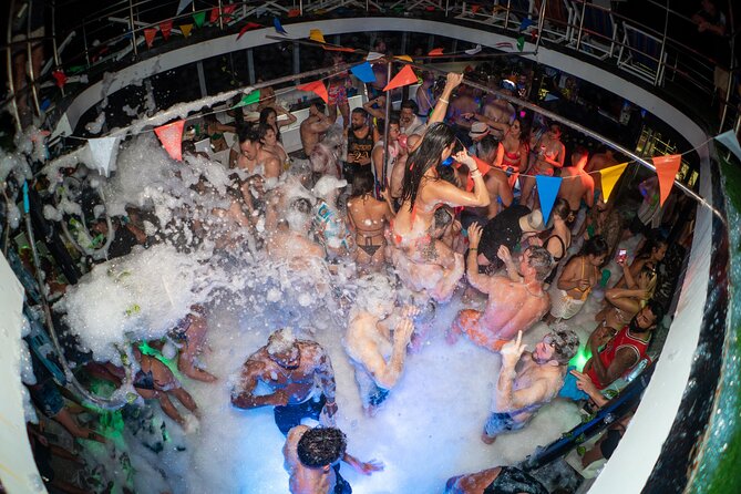 Sailaway Boat Party Phuket - Cocktails, Mixed Drinks, and Buffet Bites You’ll Actually Eat