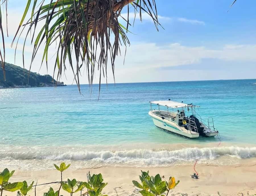 Samaesarn : Finding Nemo Snorkeling Tour Private speedboat - Onboard Life: Sun Deck Comfort, Gear, and Crew Guidance