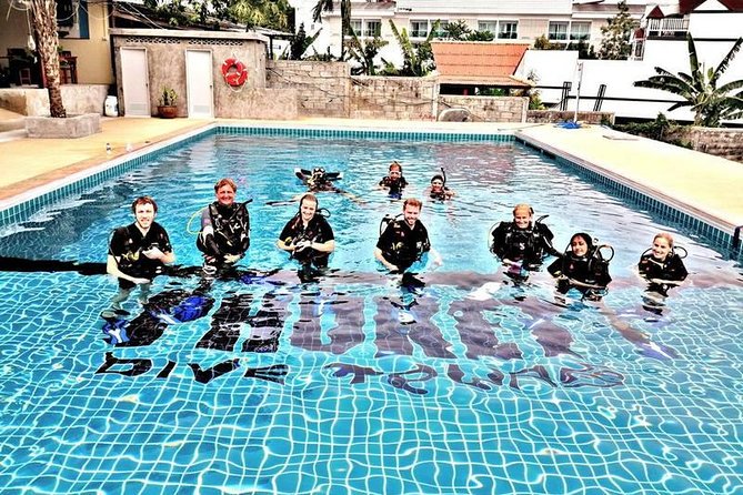 Scuba diving Pool lesson for beginners (1 hour ) - Who this beginner scuba pool lesson is for (and who should skip)