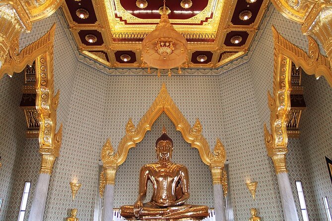 See Bangkok your way with a Personal Private Tour Guide - Golden Buddha and the unexpected animal stop