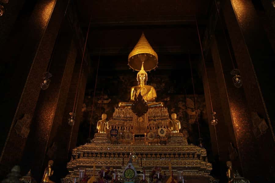 Shared Tour: Wat Pho, Wat Traimit and Wat Benchamabophit - Wat Pho Reclining Buddha: 46 Meters of Calm (and Real Etiquette)