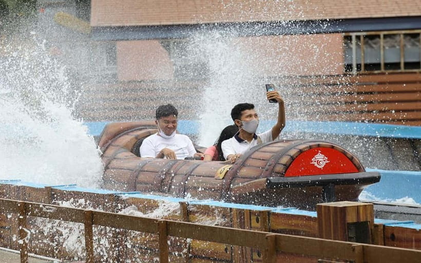 Siam Amazing Park Entry Ticket with Buffet Lunch (NON THAI) - What to bring for a comfortable water day