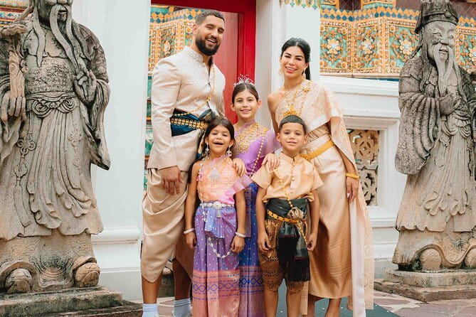 Siam Crown Traditional Costumes - Picking your Thai traditional outfit: crowns, swords, and easy-to-style accessories