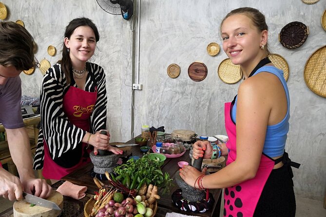 Signature Thai Cooking Course - Market Visit With Mam: Spices, Noodles, and How to Choose
